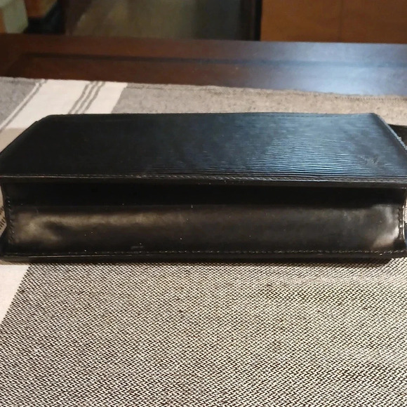 Louis Vuitton Black Epi Clutch Bag - Picture 6 of 16